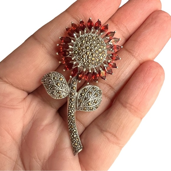 Beautiful Red and Silver Sunflower Brooch, approx. 2.5” - Picture 3 of 4